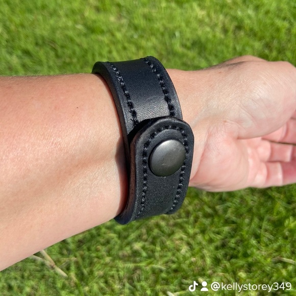 Natural Picture Jasper leather cuff and natural Sandstone necklace. - Picture 9 of 12